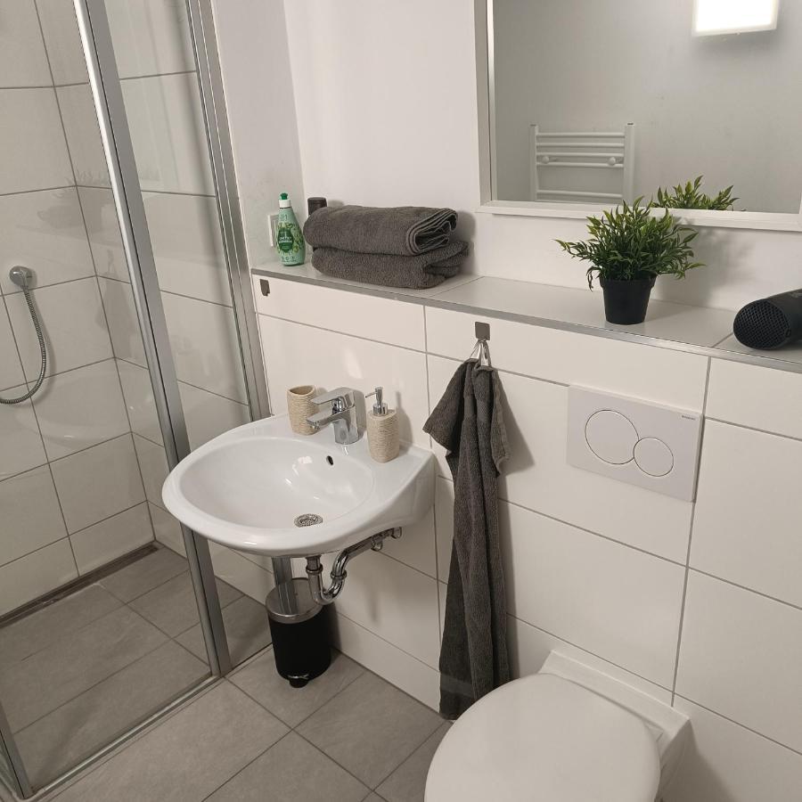 Apartments & Moeblierte Zimmer In Kahl Am Main, Kontaktloser Self Check-In, W-Lan, Schreibtisch, Duschbad, Kuechenzeile, Pkw-Plaetze Exteriör bild