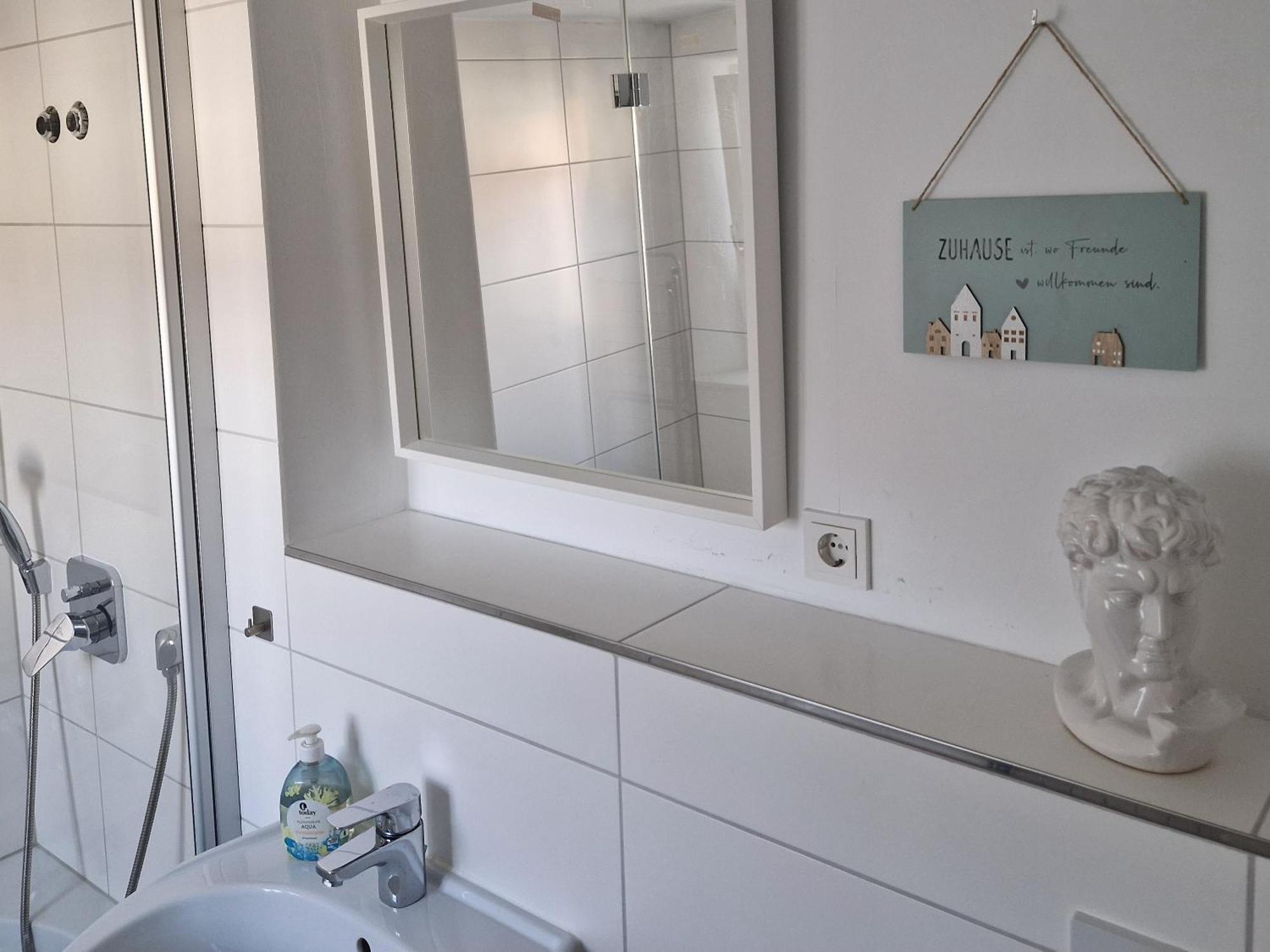 Apartments & Moeblierte Zimmer In Kahl Am Main, Kontaktloser Self Check-In, W-Lan, Schreibtisch, Duschbad, Kuechenzeile, Pkw-Plaetze Rum bild